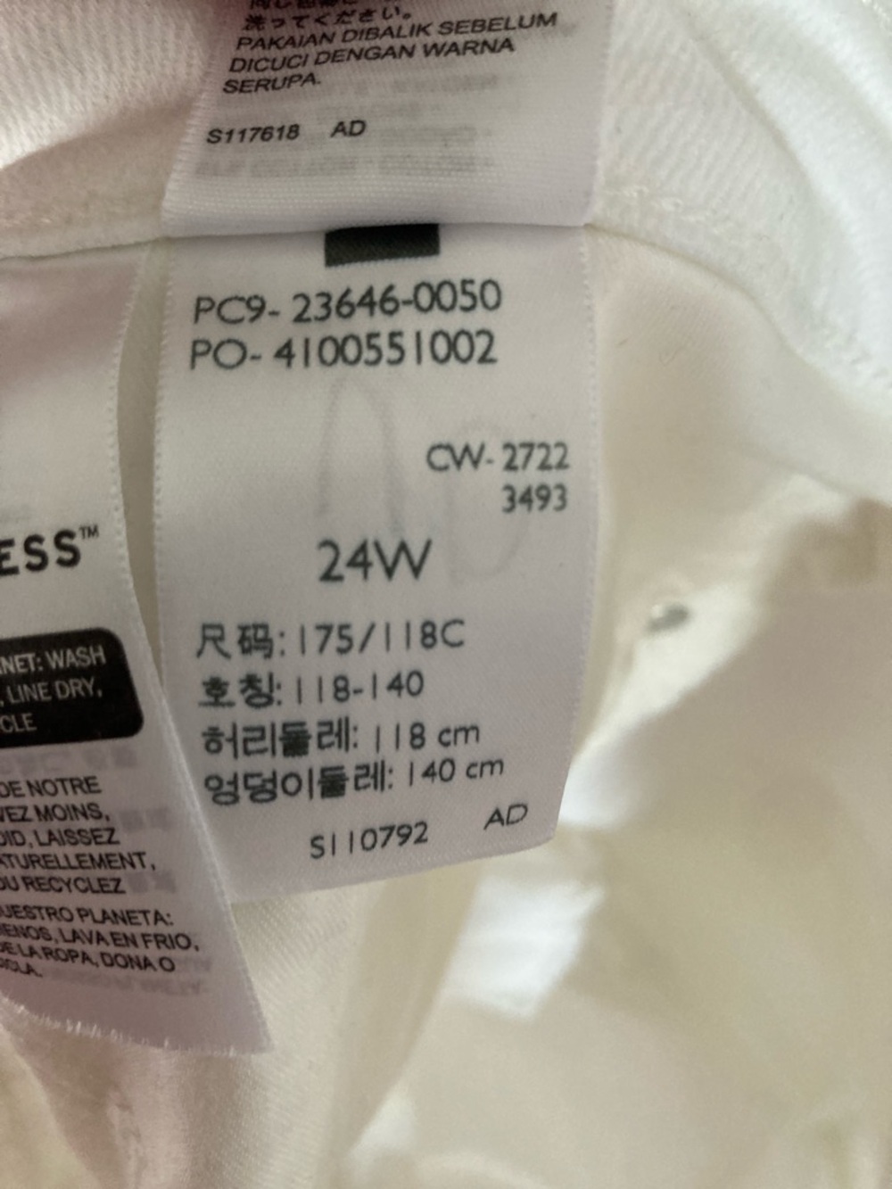 Levi’s white mid rise Bermuda jean short white cuffed Bermuda short 24W - Picture 16 of 17